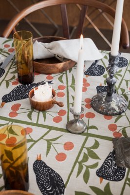 Körsbärsträdgården, table cloth, beige, 145x250cm