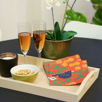 Körsbärsträdgården, red paper napkin