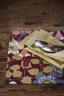 Skogen placemat burgundy