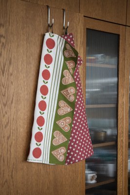Frukt och kaka, tea towel, red green