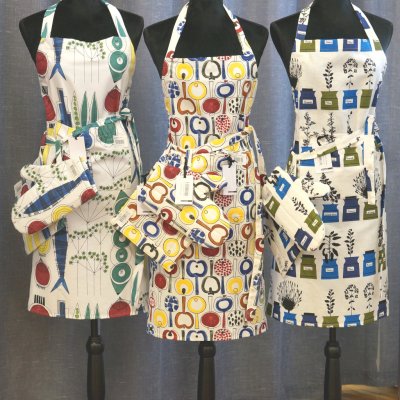 Persons kryddskåp, blue oven glove