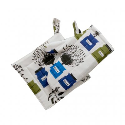Persons kryddskåp, blue potholder