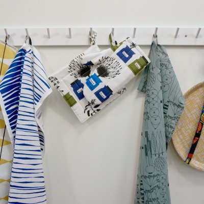 Persons kryddskåp, blue oven glove