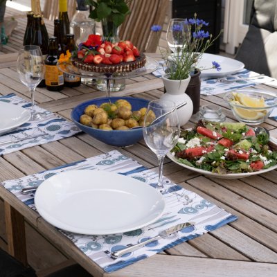 Picknick placemat blue beige on a set dining table