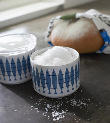 Sill, porcelain jar with plexiglass lid, blue